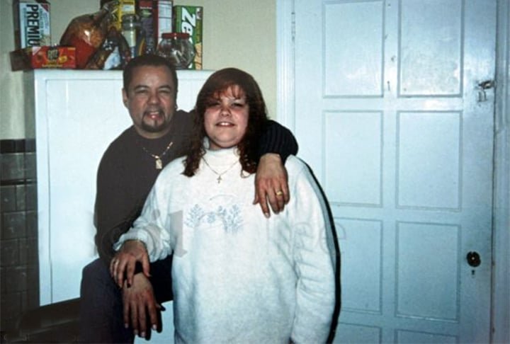 Em 1993, Castro foi por violência doméstica, mas foi solto. Três anos mais tarde, Grimilda fugiu de casa, com os quatro filhos. Mas ele a ameaçava. Figueroa depois conseguiu medida protetiva e morreu em 2012, com um tumor no cérebro, aos 48 anos. 