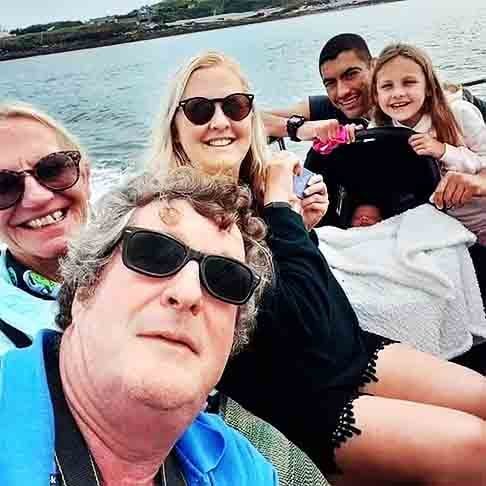 “Minha vida toda foi marcada por mudanças. Isso facilitou a ideia de pegar minhas coisas e mudar para Tristan da Cunha”, contou Kelly ao Business Inside.