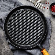 Panela de ferro enferrujada? Aprenda como limpar e conservar do jeito certo - Freepik