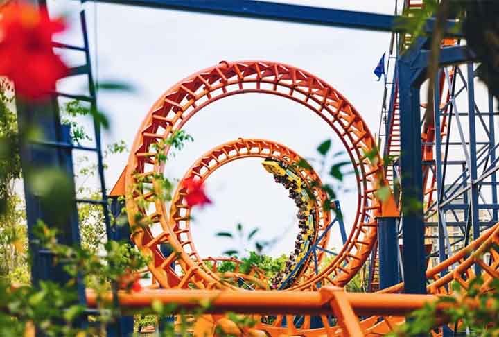 FireWhip é a montanha-russa mais radical do Beto Carrero, segundo descrição do parque, e a primeira invertida do Brasil. Construída em 2008, ela possui 700 metros de adrenalina, a quase 100 km/h e 5 loopings.- Instagram @betocarrero