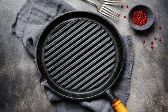 Panela de ferro enferrujada? Aprenda como limpar e conservar do jeito certo