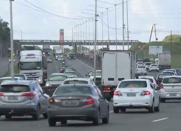 O pedágio eletrônico tem como objetivo apenas identificar de forma correta o veículo para a cobrança, sem multa. Assim, todas as câmeras e sensores instalados no pórtico são utilizados exclusivamente para este fim. -  (crédito:  Reprodução de vídeo BA TV)
