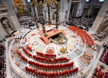 Cardeais durante uma missa para a Eleição do Romano PontÃfice, antes do inÃcio do conclave, na BasÃlica de São Pedro - (crédito: VATICAN MEDIA / AFP) Cardeais durante uma missa para a Eleição do Romano PontÃfice, antes do inÃcio do conclave, na BasÃlica de São Pedro - (crédito: VATICAN MEDIA / AFP)