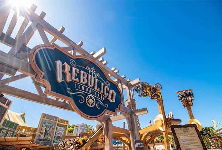 O brinquedo Rebuliço faz parte da inauguração da primeira fase da área temática Cowboyland e é fabricado pela empresa italiana Zamperla, conhecida mundialmente por desenvolver diversas atrações para os mais corajosos. 
