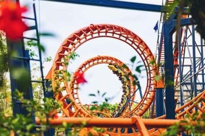 FireWhip &eacute; a montanha-russa mais radical do Beto Carrero, segundo descri&ccedil;&atilde;o do parque, e a primeira invertida do Brasil. Constru&iacute;da em 2008, ela possui 700 metros de adrenalina, a quase 100 km/h e 5 loopings. -  (crédito:  Instagram @betocarrero)