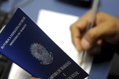 No total, a população ocupada com algum tipo de trabalho alcançou 103,9 milhões
 -  (crédito: Agência Brasil)