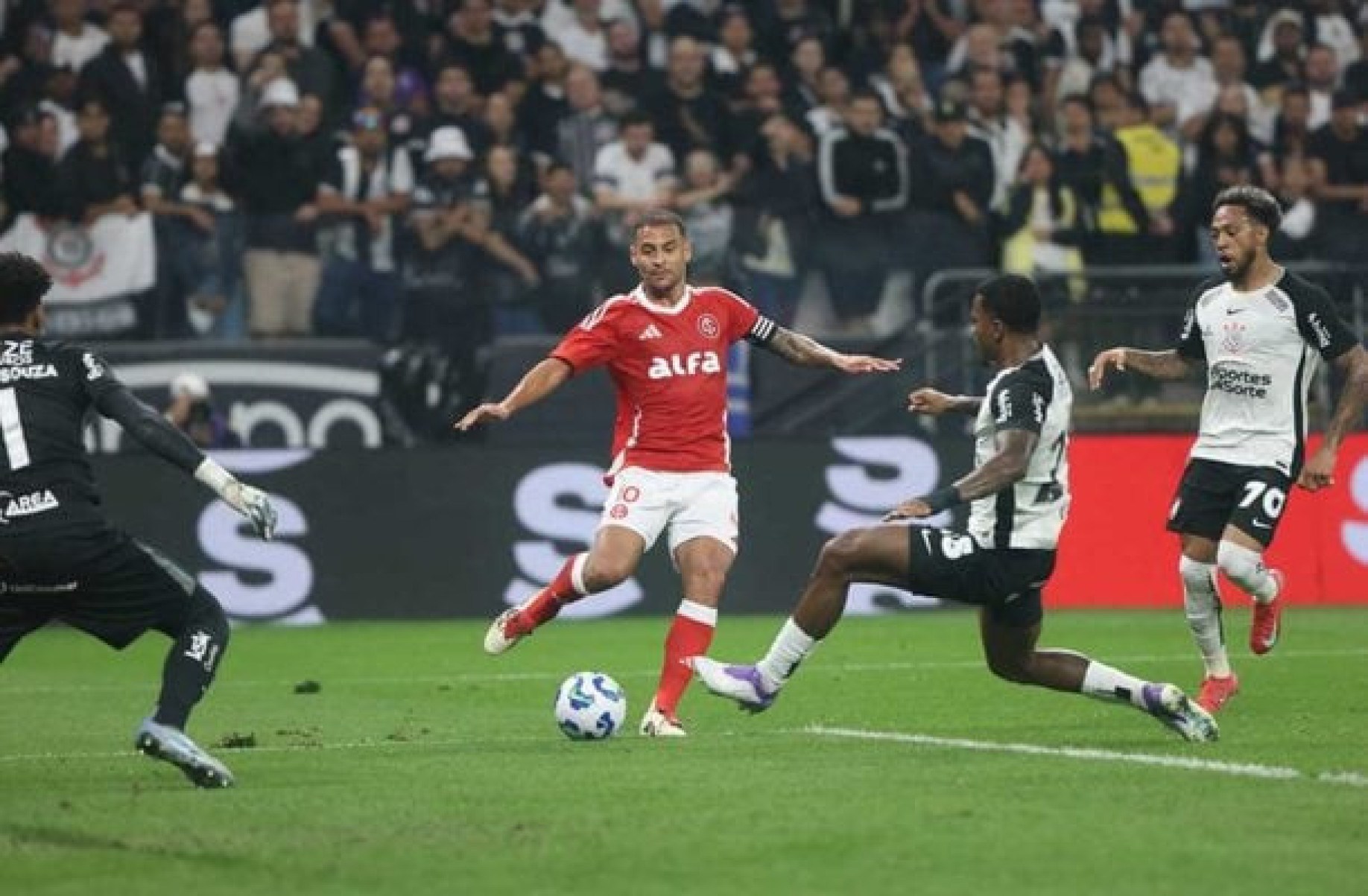Roger analisa seis possibilidades para substituir Alan Patrick no Inter