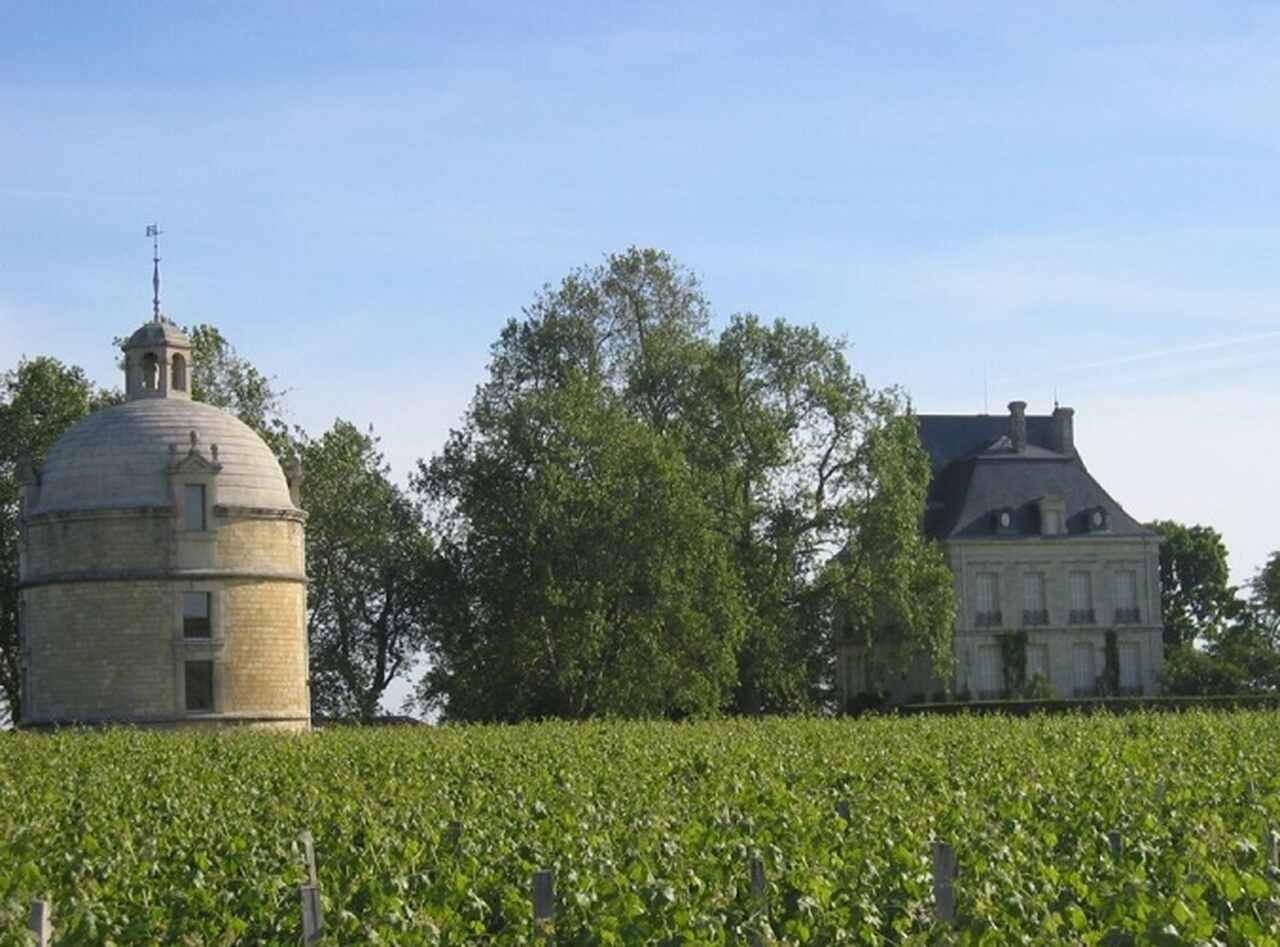Chateau Latour (França) - Localizada em Bordeaux, é conhecida por seus vinhos tintos de longa guarda, como o Chateau Latour Grand Vin