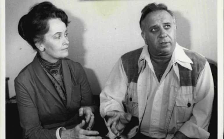 A fama da boneca Annabelle surgiu a partir de uma história considerada verdadeira que envolve o casal Ed e Lorraine Warren. Lorraine Warren era médium e seu marido, Ed, investigava casos de paranormalidade, com o apoio da mulher. 