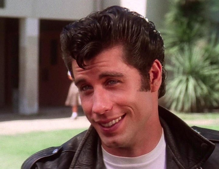 Antes, a marca pertencia ao ator John Travolta, que esteve em "Embalos de Sábado à Noite", lançado em dezembro de 1977, e "Grease", lançado em junho de 1978.