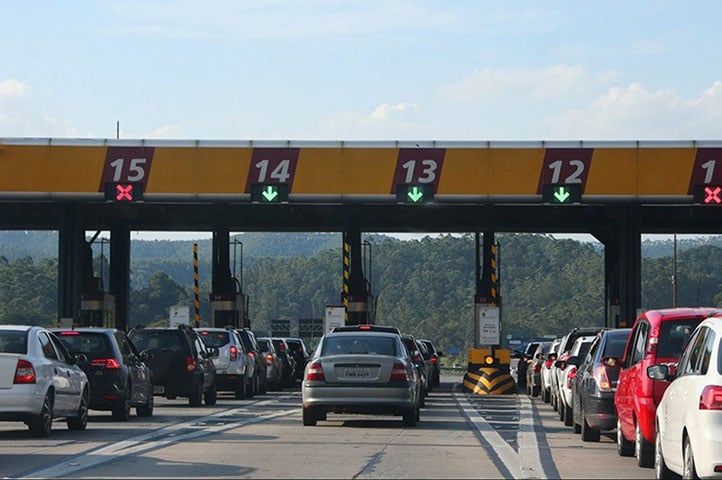 Com isso, o prazo de pagamento do pedágio ou de 15 para 30 dias após o motorista ar pelo free flow. Caso a data limite para pagamento não seja considerada dia útil, o prazo será estendido até o próximo dia útil.