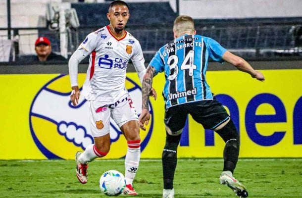 ATLÉTICO GRAU - O clube peruano conseguiu mostrar uma boa dinâmica, principalmente na defesa. Se postou bem ao longo da partida e ainda conseguiu criar oportunidades, principalmente na primeira etapa. Faltou mais criatividade no ataque, para assustar Volpi e tirar uma casquinha da fraca partida do Tricolor. Nota: 6,5 - Foto: Divulgação/Club Atlético Grau