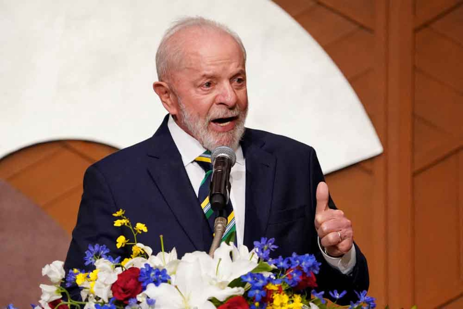 No Brasil e na Europa, a aproximação de Lula com Putin é tóxica para a opinião pública e demais chancelarias - (crédito: Kazuhiro Nogi/AFP) No Brasil e na Europa, a aproximação de Lula com Putin é tóxica para a opinião pública e demais chancelarias - (crédito: Kazuhiro Nogi/AFP)