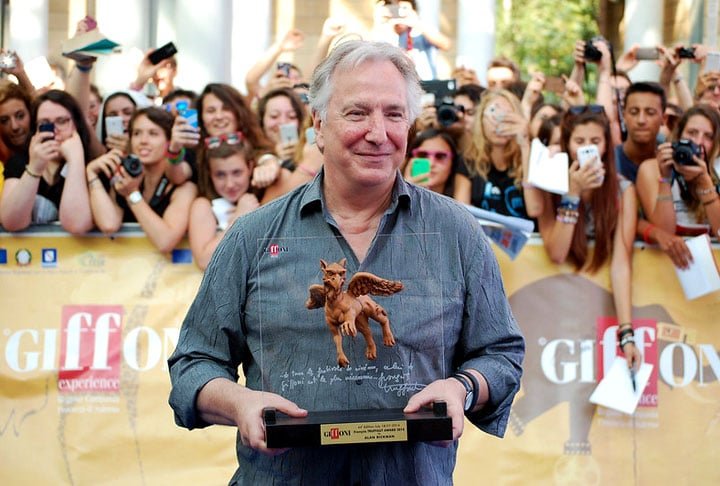 Premiado com o Emmy e o Globo de Ouro pelo papel título em "Rasputin" (1996), Rickman  se destacou em "Duro de Matar" (1988) e "Robin Hood - O Príncipe dos Ladrões", em 1991. Morreu de câncer em 2016, aos 69 anos. 