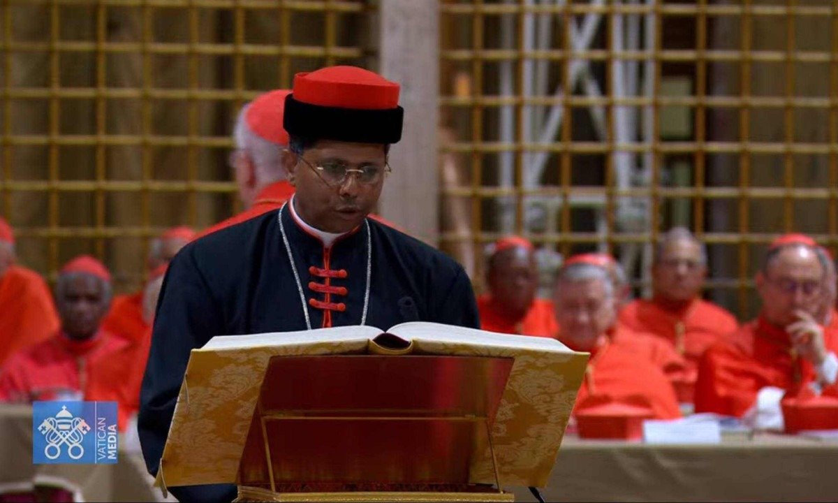 Cardeais do rito oriental têm permissão para usar vestes de suas regiões durante o Conclave-Reprodução/Vatican Media
