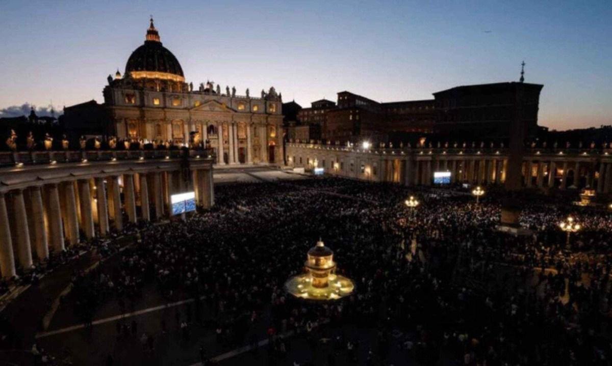 Conclave entra no segundo dia sem novo papa; cardeais retomam votações nesta quinta-feira - (crédito: Tupi - Pablo Oliveira) Conclave entra no segundo dia sem novo papa; cardeais retomam votações nesta quinta-feira - (crédito: Tupi - Pablo Oliveira)
