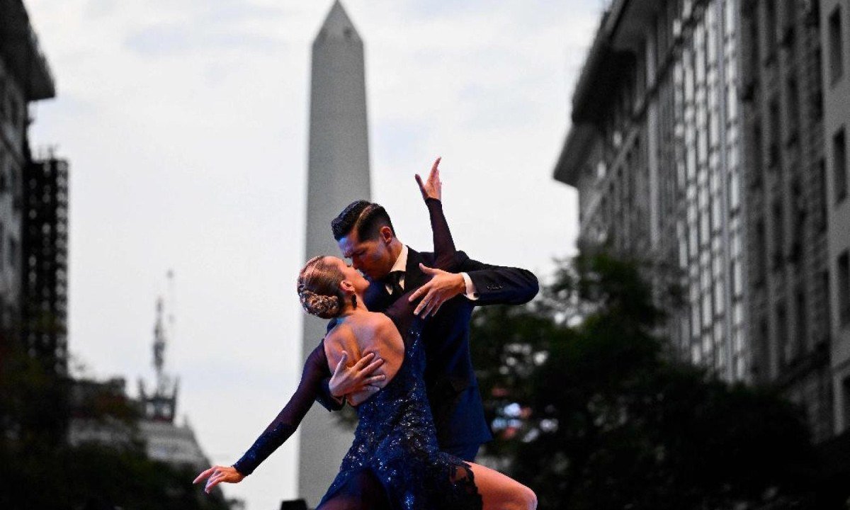 Show de tango n&atilde;o mais acess&iacute;vel. Escalada de pre&ccedil;os eliminou a sensa&ccedil;&atilde;o de &quot;luxo acess&iacute;vel&quot; que atra&iacute;a brasileiros -  (crédito: Luis Robayo/AFP)