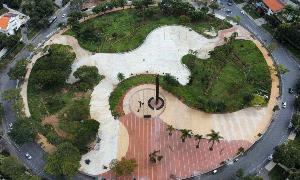Entrega das obras de revitalização da Praça do Papa foi adiada para Dezembro de 2025 -  (crédito: Leandro Couri/Em/D.A Press)