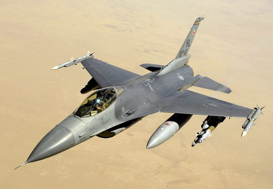 9º) Turquia (1.069 aeronaves): A Força Aérea Turca é a segunda mais antiga dos países membros da OTAN. Sua frota inclui caças F-16 Fighting Falcon (foto), F-4E Phantom II e F-35 Lightning II.