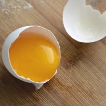 Tire dúvidas sobre a gripe aviária, como se é seguro comer ovos com gema mole