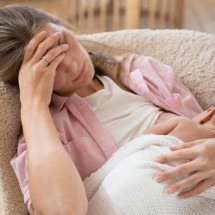 Tireoidite pós-parto pode ser confundida com "cansaço de mãe" ou depressão - Freepik