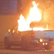 Vídeo: veículo que aplica fumacê pega fogo em Uberlândia - Reprodu&ccedil;&atilde;o/Redes Sociais