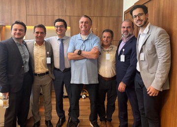 Conheça o médico de pequena cidade de MG que participou da alta a Bolsonaro -  (crédito: Arquivo Pessoal/DivulgaÃ§Ã£o)
