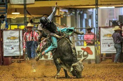 A cidade é um centro de música raiz no Texas, celebrando o legado da cultura cowboy - estilo que engloba vestimentas rurais, chapéus, botas, rodeios e danças típicas de two-step. -  (crédito:  Divulgação)