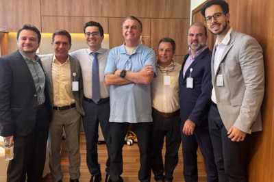 Conheça o médico de pequena cidade de MG que participou da alta a Bolsonaro -  (crédito: Arquivo Pessoal/DivulgaÃ§Ã£o)