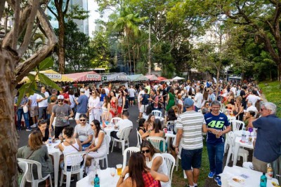 Feirinha Aproxima, que será realizada nos jardins da Casa Fiat de Cultura, aposta na gastronomia de rua e em produtos mineiros
 -  (crédito: Vitor Schwaner/Divulgação)