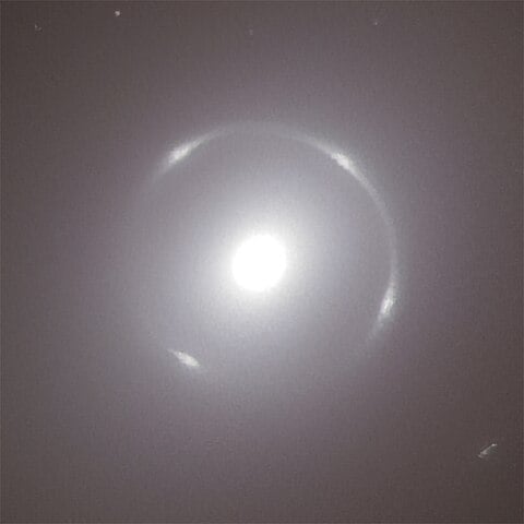 Como os cientistas se baseiam na luz refletida na sua superfÃ­cie para definir seu tamanho, desde que foi descoberto essa estimativa foi se alterando.