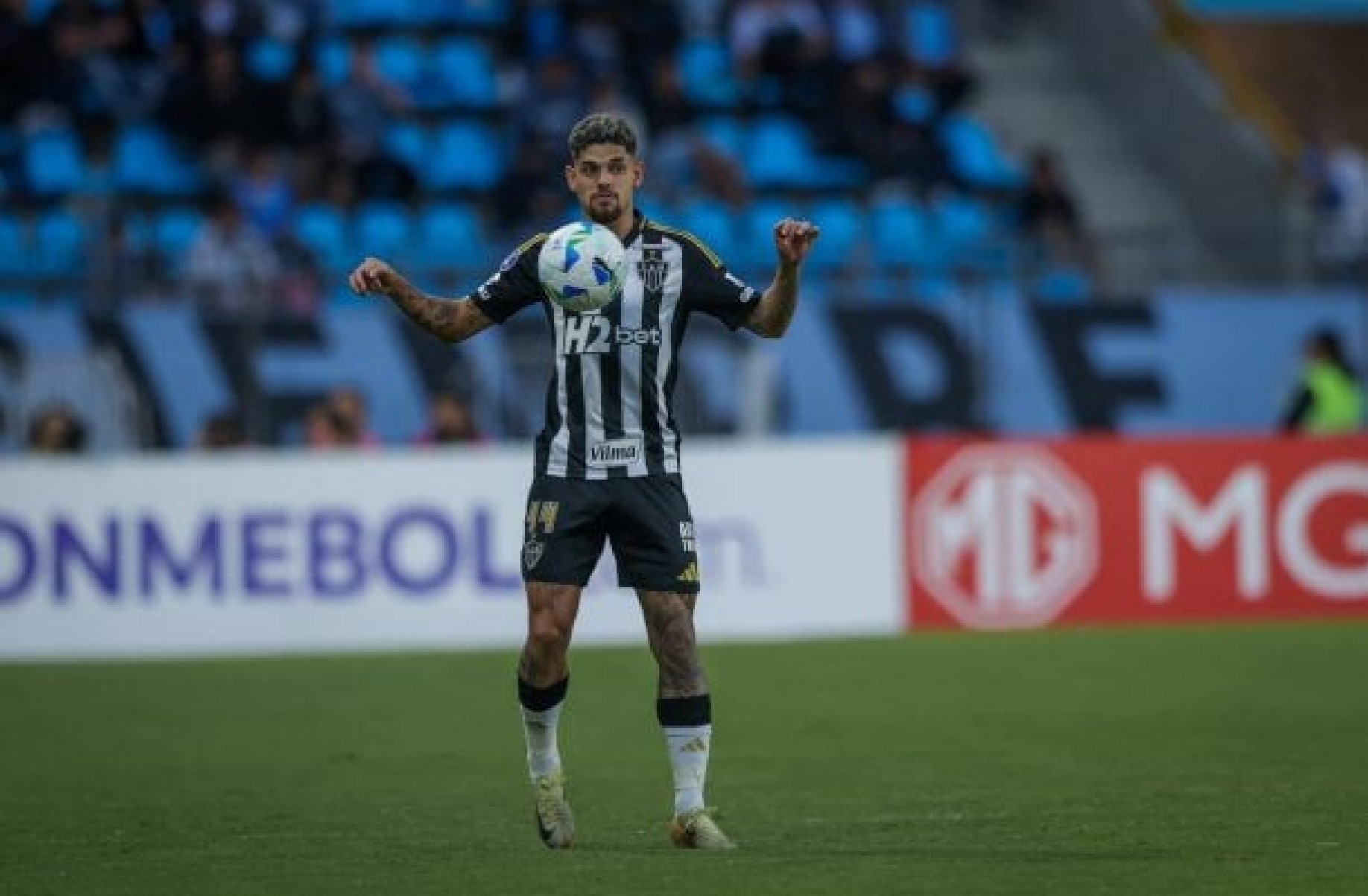 Rubens lamenta derrota do Atlético e cobra vitórias em casa para classificação