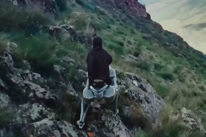 A Kawasaki combinou robÃ³tica, inteligÃªncia artificial e energia limpa para criar um veÃ­culo que funciona onde carros e motos normais nÃ£o passam. Veja como vai funcionar!