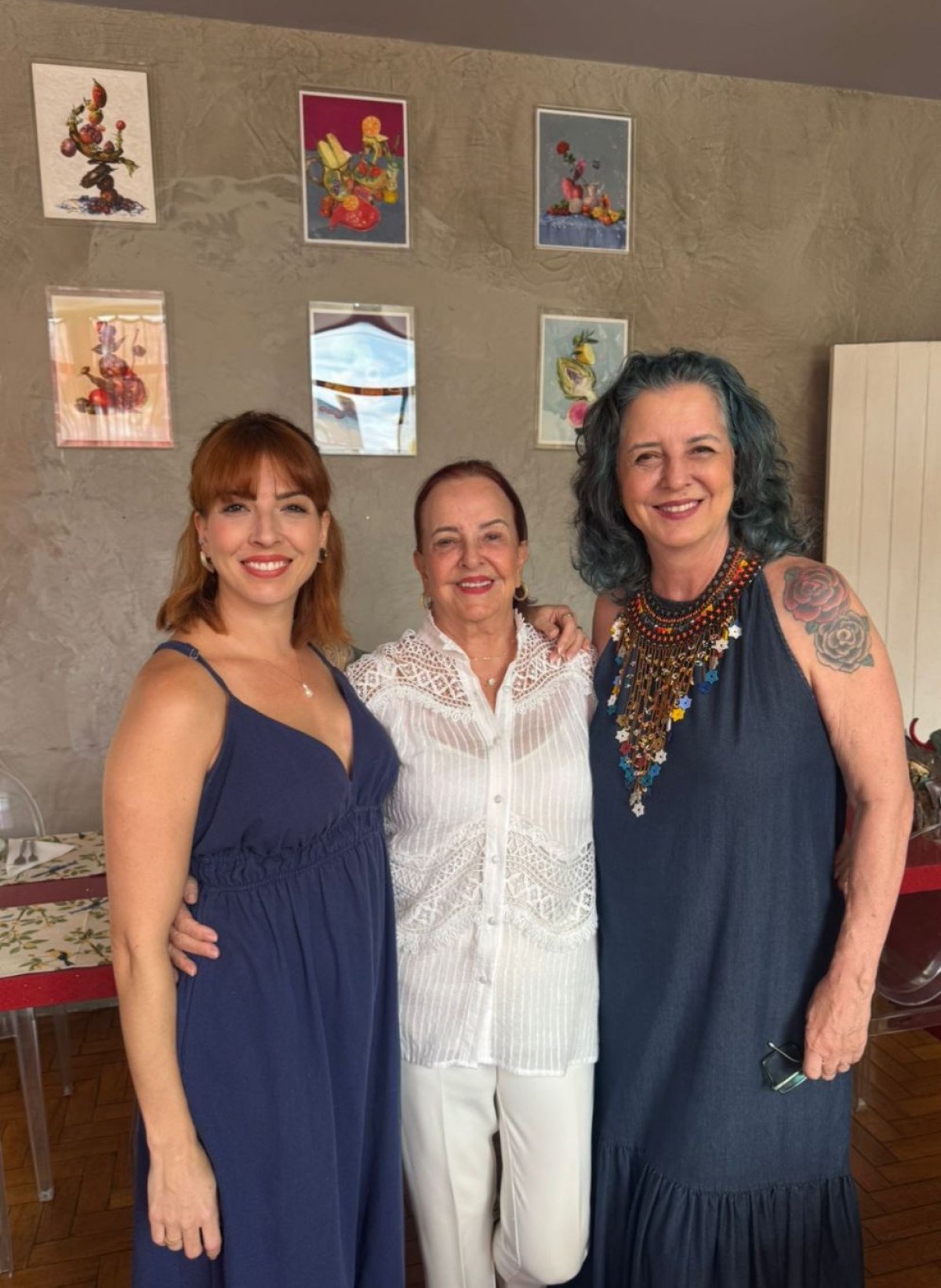 Camilla, Letete e Agnes trabalham juntas na Casa da Agnes