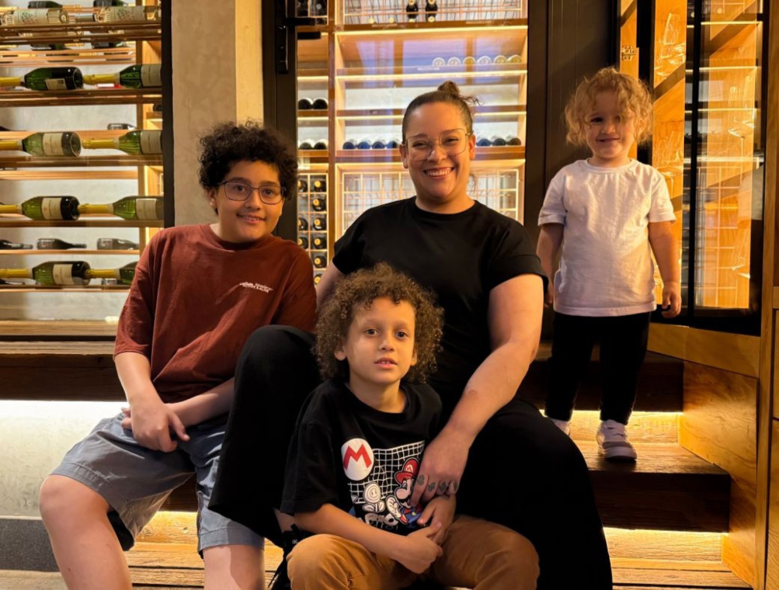 A chef Ana Gabi Costa acompanhada dos filhos Tarcísio, Carmen e Raul