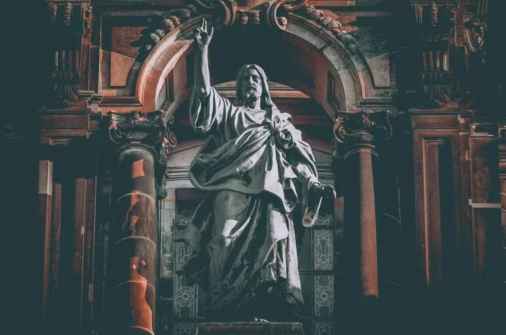 A plataforma, que cria imagens com base em caracterÃ­sticas jÃ¡ existentes, mostra como Jesus se pareceria em relaÃ§Ã£o Ã  forma original do tecido. Entenda mais sobre o Santo SudÃ¡rio!