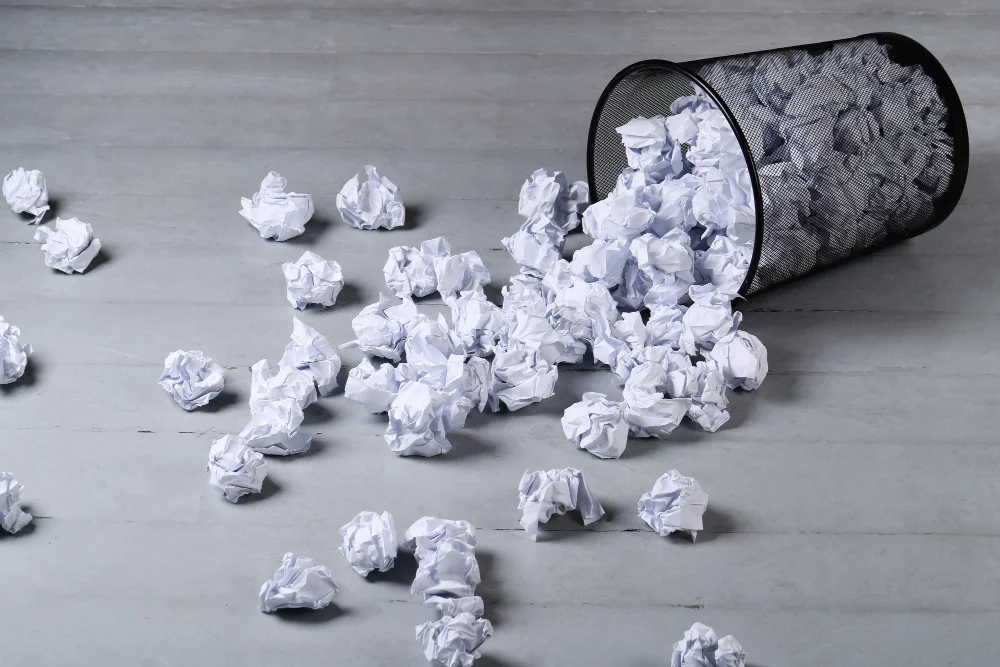Inclusive, evite aglomeração de papel e caixas de papelão, outros atrativos para a traça. 