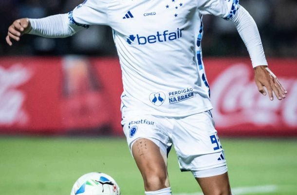 DINENNO - Entrou bem na partida e criou uma boa oportunidade. Acertou uma bola na trave em uma tentativa de cruzamento e gerou incômodo para a defesa do Mushuc Runa. NOTA: 6,0 - Foto: Gustavo Aleixo / Cruzeiro