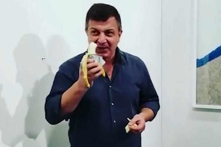 Segundo o chefe de arte contemporânea da Sotheby's, quem ganhasse a obra no leilão não estaria "comprando a banana em si, mas um certificado de autenticidade que concede ao proprietário a permissão e autoridade para reproduzir a obra onde preferir".