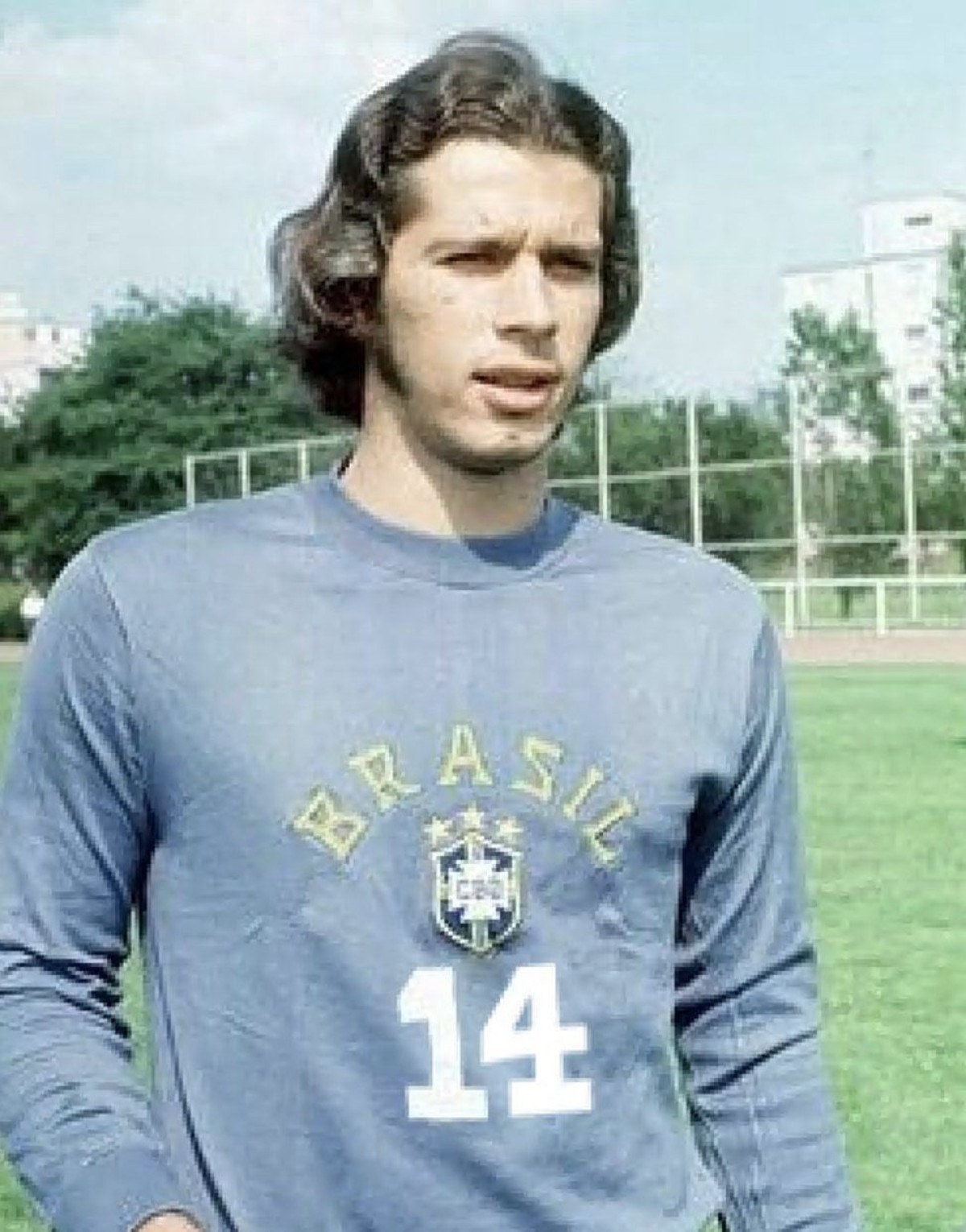 Foto do ex-goleiro da Seleção Brasileira e técnico de futebol do Cruzeiro e Atlético, Emerson Leão, usando a camisa de número 14 viraliza pela relação de número e nome com Papa Leão 14-Reprodução/Redes Sociais
