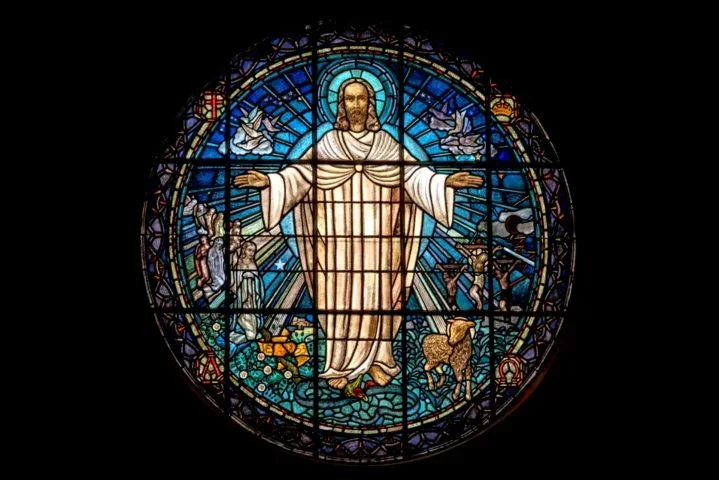 O primeiro registro histórico do sudário data de 1354, quando ele foi entregue a uma igreja na cidade francesa de Lirey pelo conde Geoffroi de Charnay.