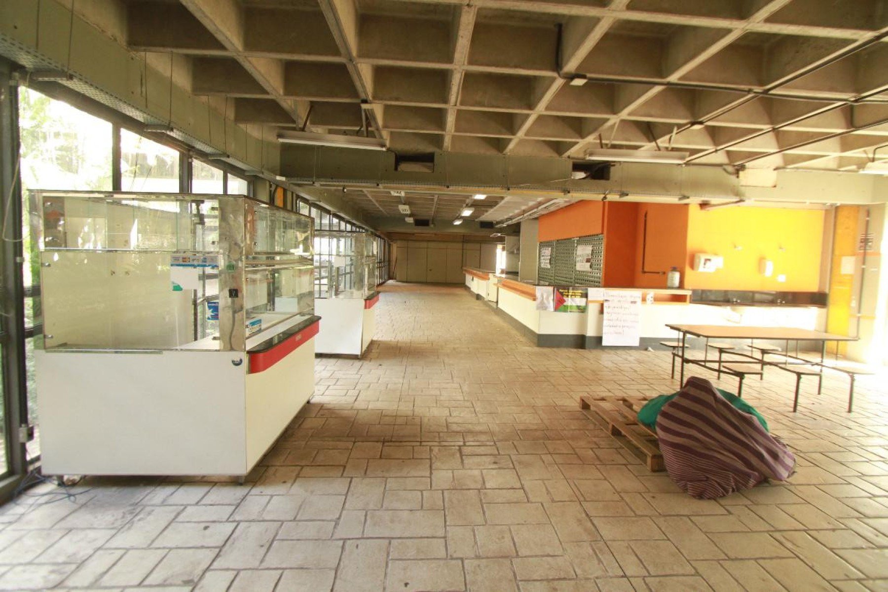 Faculdade de Letras (Fale) está sem cantina desde o início do ano e estudantes precisam se deslocar até a Faculdade de Filosofia e Ciências Humanas (Fafich)
-Edesio Ferreira/EM/D.A Press