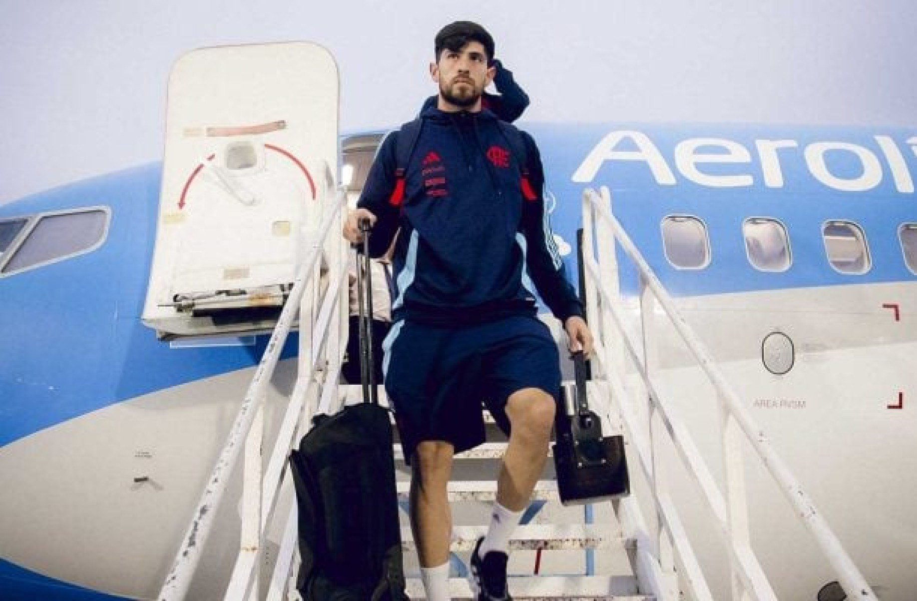 Flamengo irá rediscutir segurança em desembarques após tiros em carro de Rossi