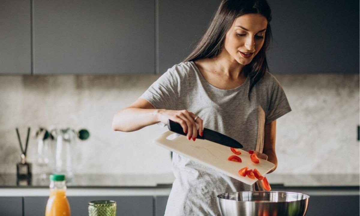 Pessoa cozinhando