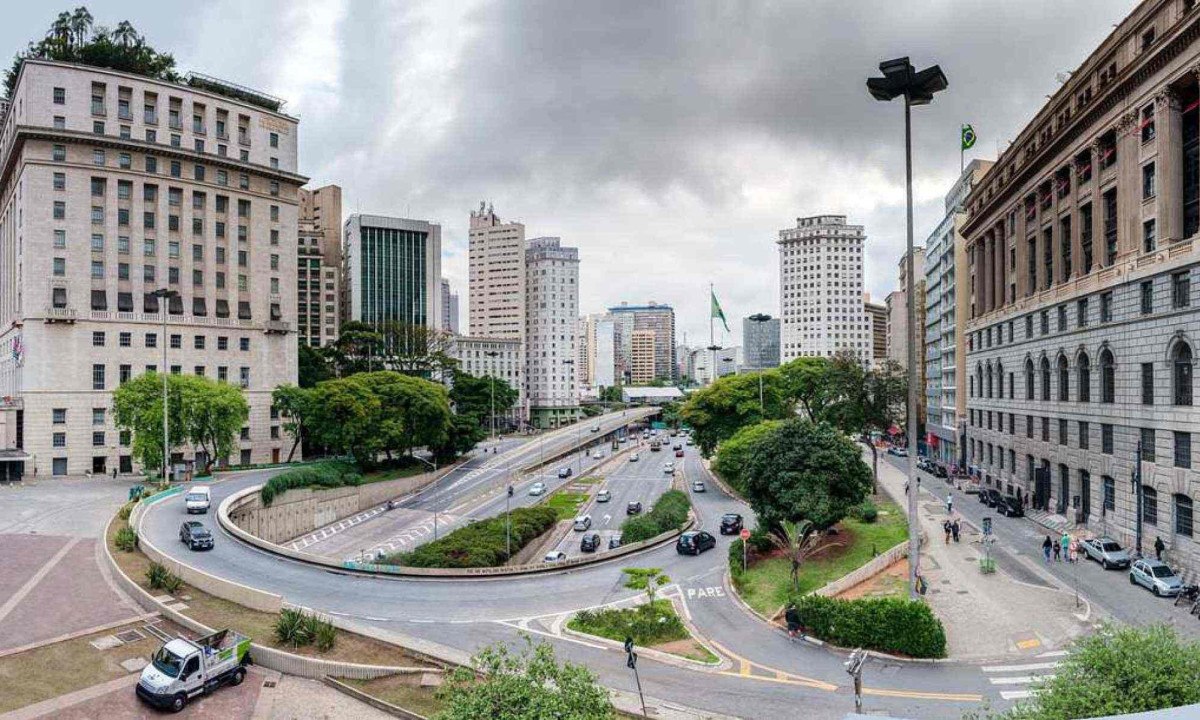 Região central de São Paulo; projeto vai estimular o retrofit em vários prédios de escritórios - (crédito: Get Archive - Public domain media) Região central de São Paulo; projeto vai estimular o retrofit em vários prédios de escritórios - (crédito: Get Archive - Public domain media)