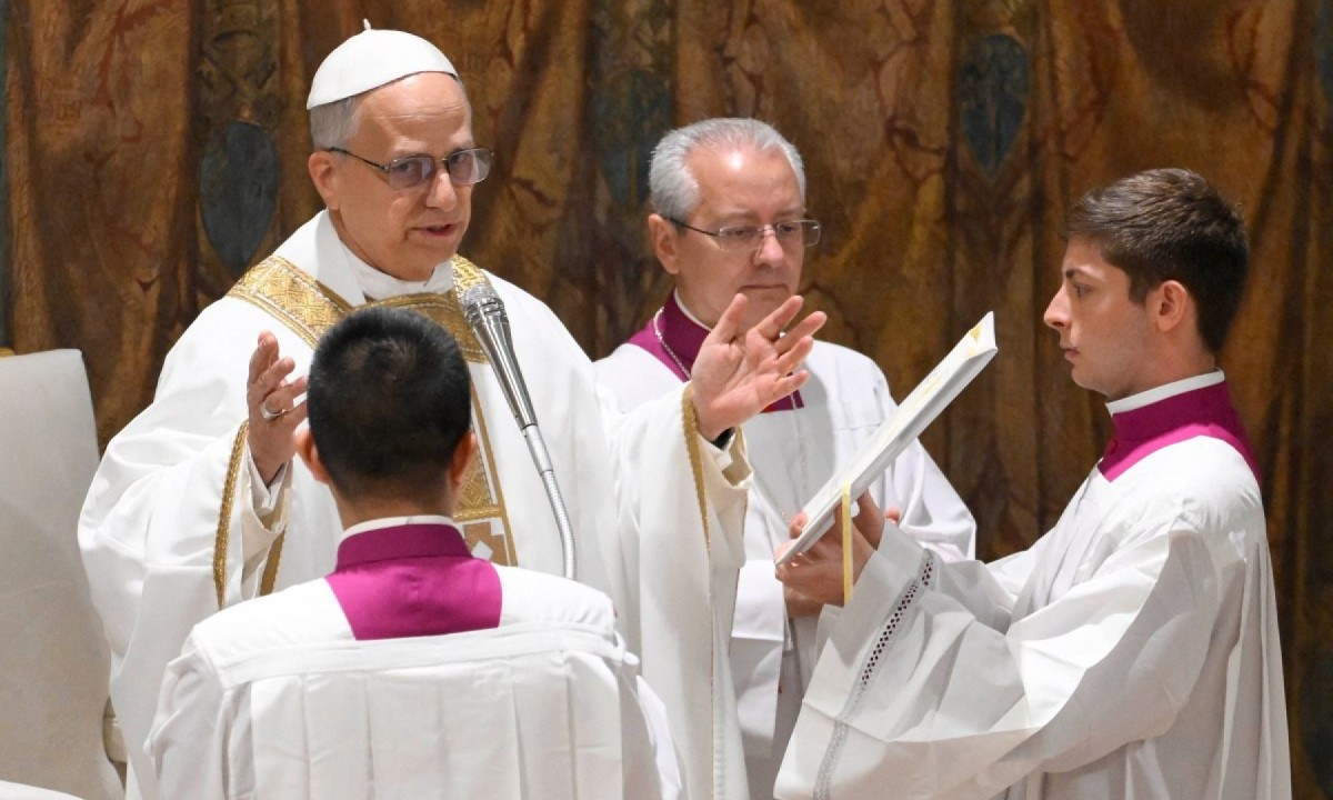  Papa Leão 14 durante uma missa com cardeais na Capela Sistina, no Vaticano -  (crédito: Vatican media/AFP)
