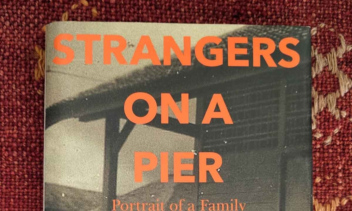 "Estranhos em um píer" é um texto muito rico. Trata, em poucas páginas, do processo de urbanização, do surgimento da prosperidade em um país que se modernizou
- (crédito: Reprodução) "Estranhos em um píer" é um texto muito rico. Trata, em poucas páginas, do processo de urbanização, do surgimento da prosperidade em um país que se modernizou
- (crédito: Reprodução)