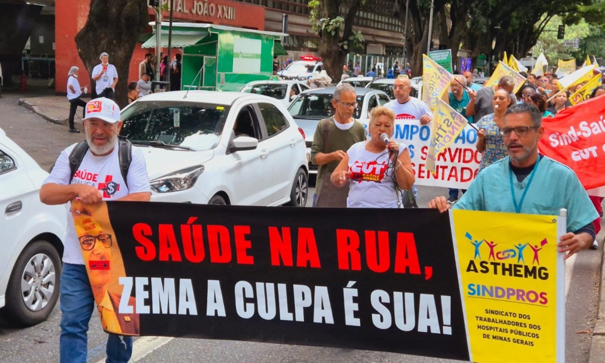 Trabalhadores da área da saúde protestaram por melhores condições de trabalho em frente ao Hospital João XXIII -  (crédito: Jair Amaral/EM/D.A Press)