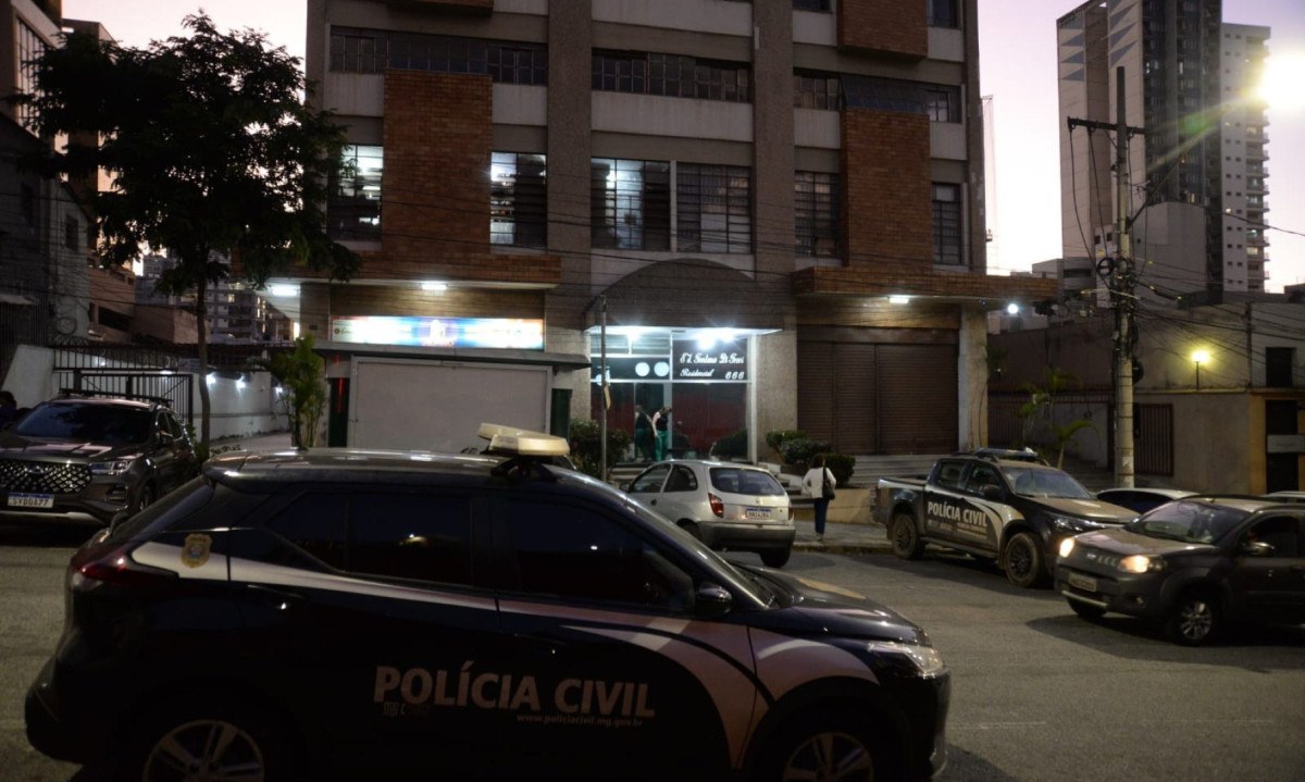Perícia da Polícia Civil ainda está no local  -  (crédito: Túlio Santos/EM/D.A Press)