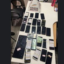 PM apreende 38 celulares, 150 cigarros eletrônicos e prende trio - PM/ Divulgação